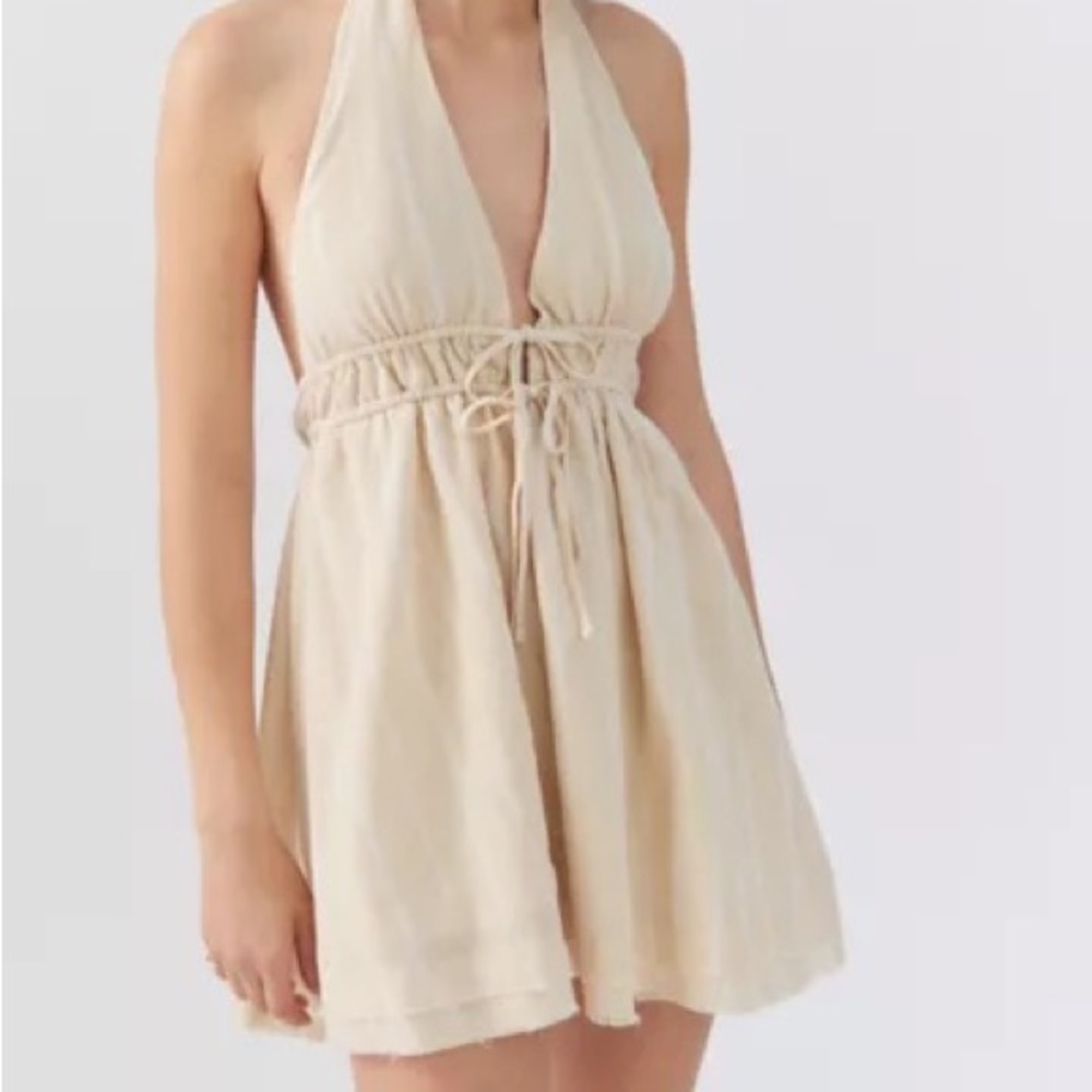 UO halter dress in a breezy linen blend 💓
BRAND NEW